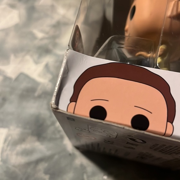 GameStop Exclusive Morty with Laptop Funko pop - Picture 5 of 7